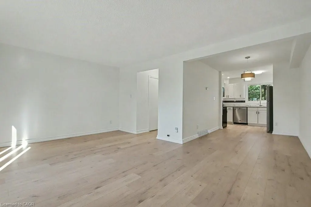 25 Upper Canada Drive, #17