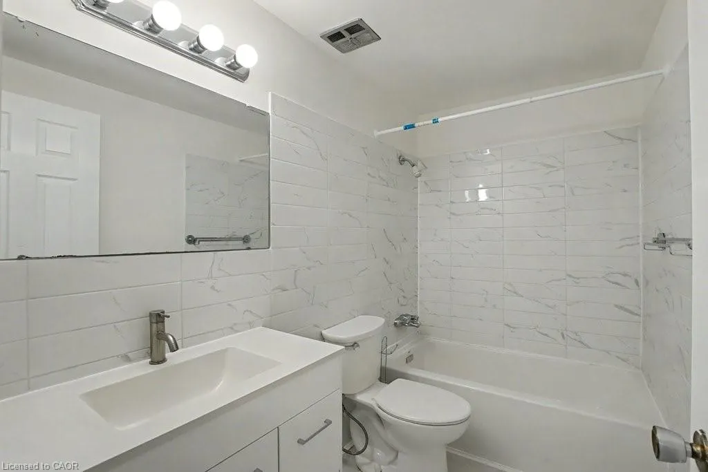 25 Upper Canada Drive, #17