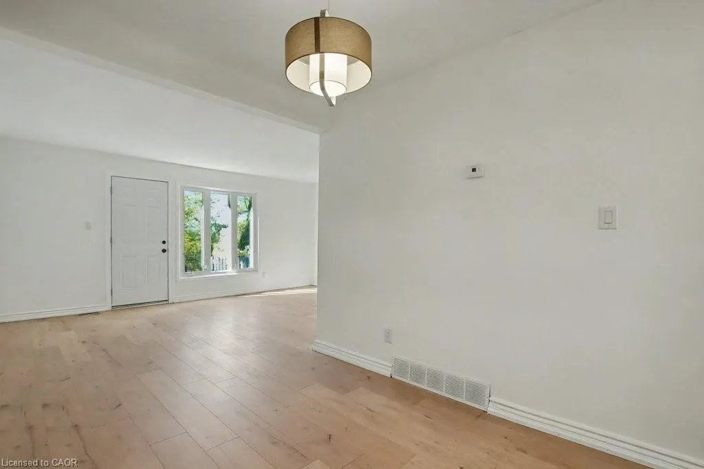 25 Upper Canada Drive, #17