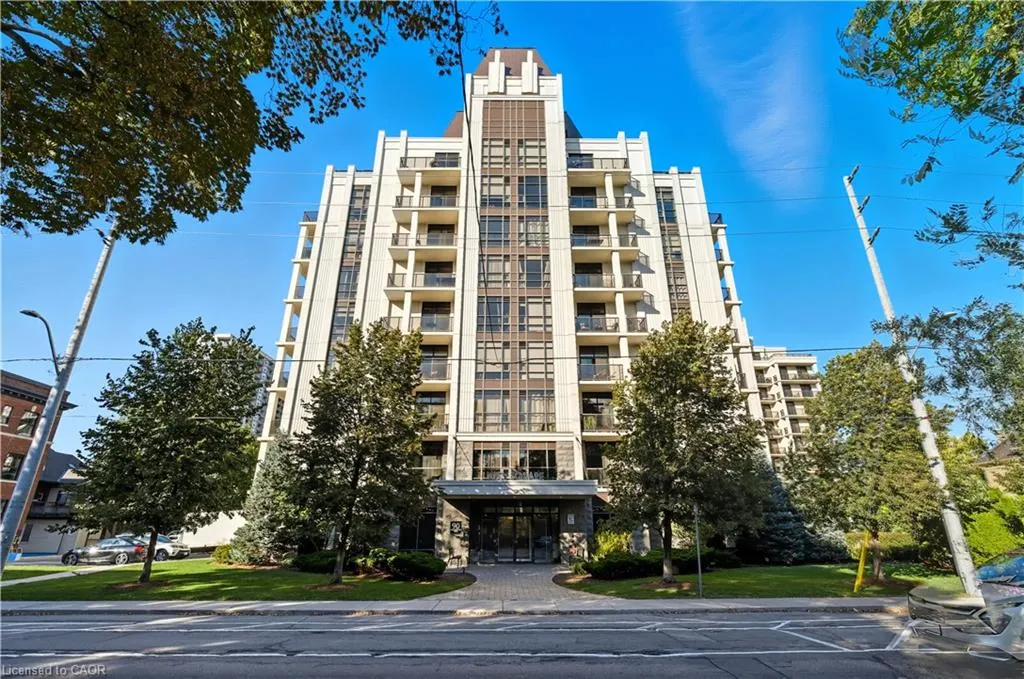 90 Charlton Avenue W, #209