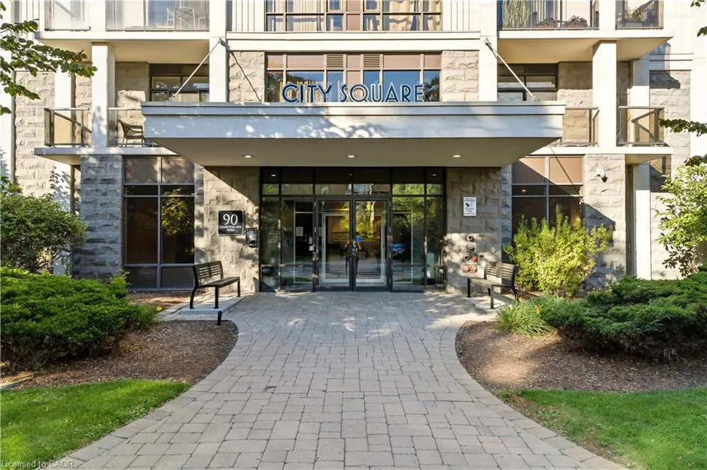 90 Charlton Avenue W, #209