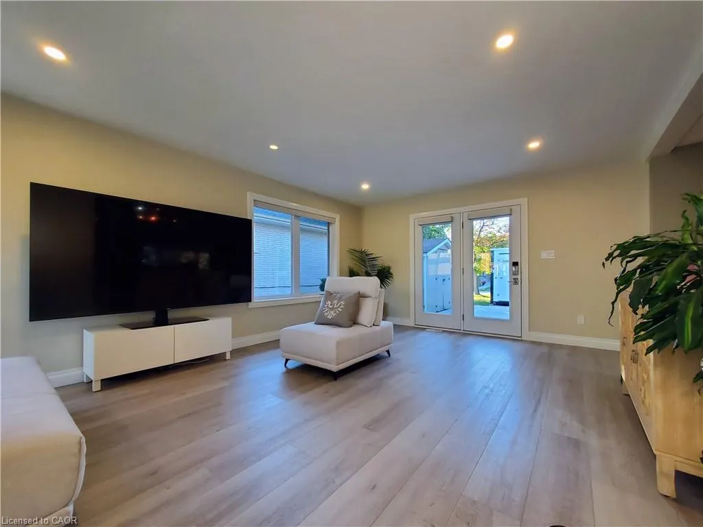 7 Crosby Drive