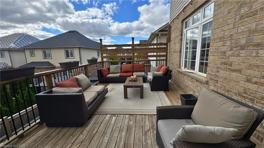 571 Sanderson Crescent