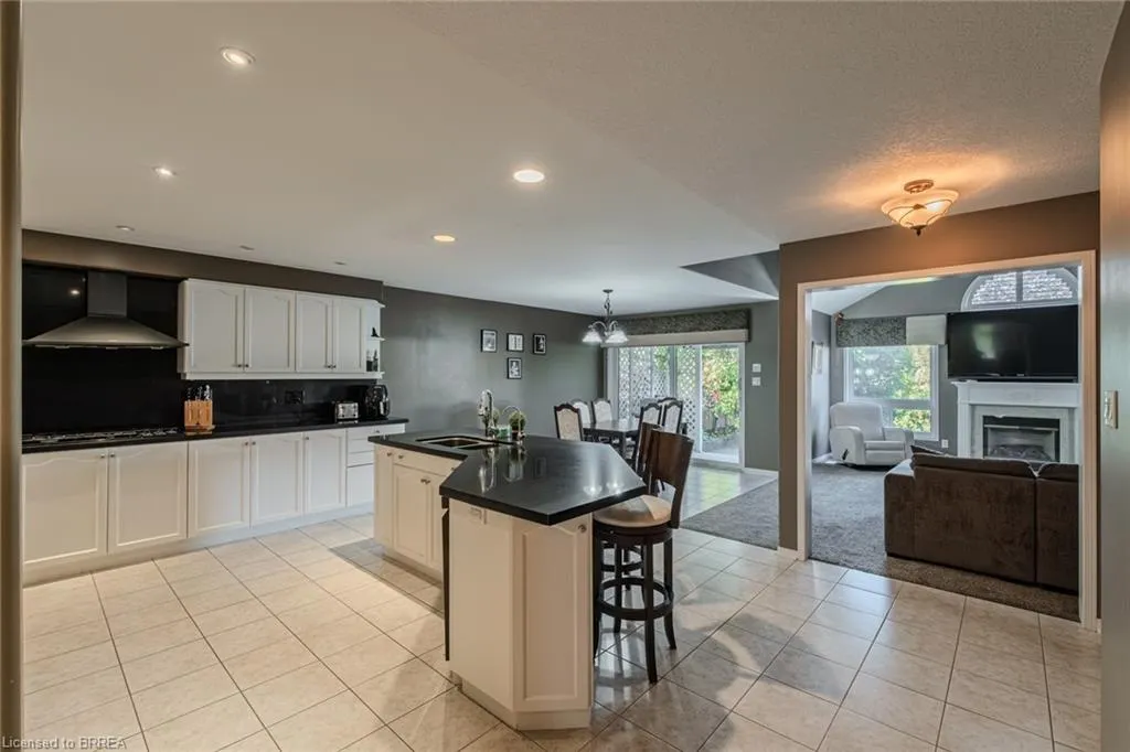 72 Hunter Way