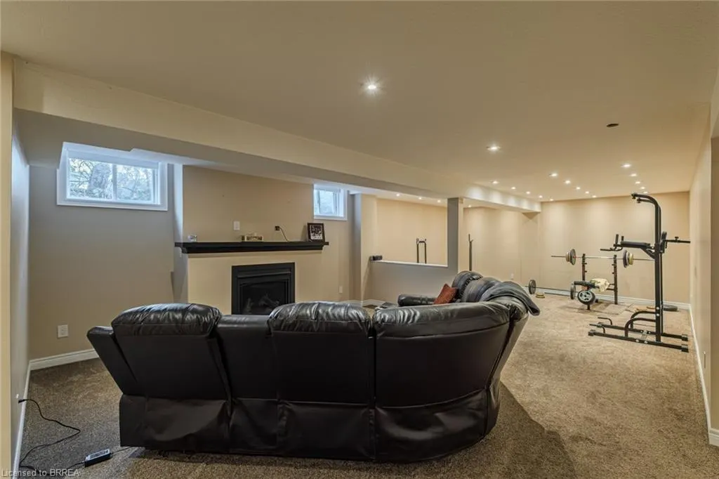 72 Hunter Way