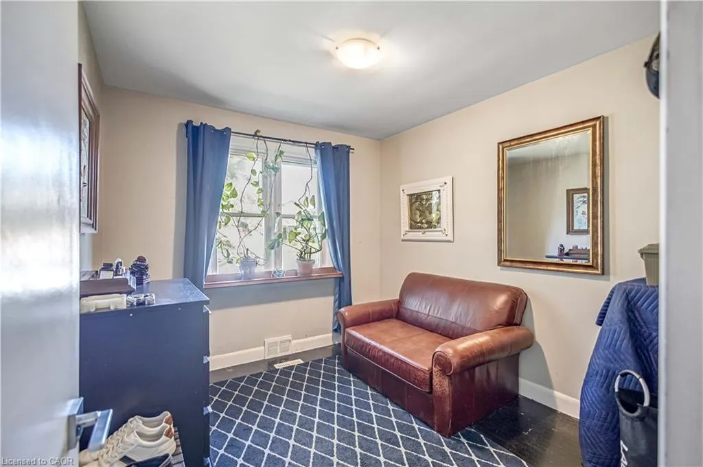 487 East 37th Street