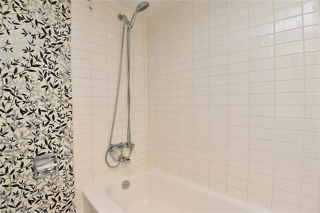 222 Jackson Street W, #606