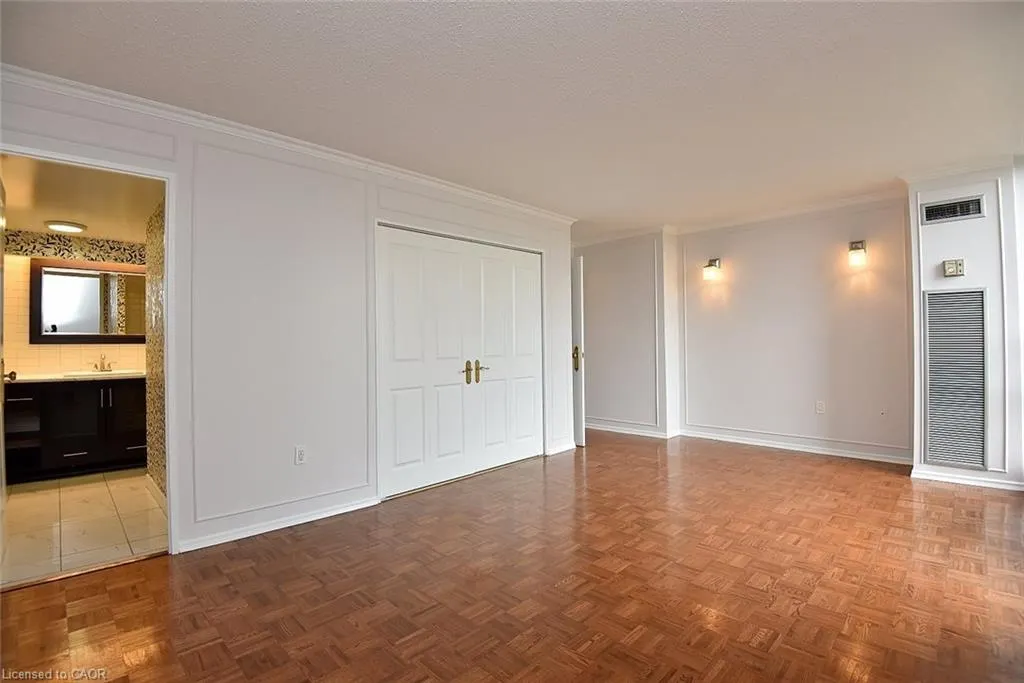 222 Jackson Street W, #606
