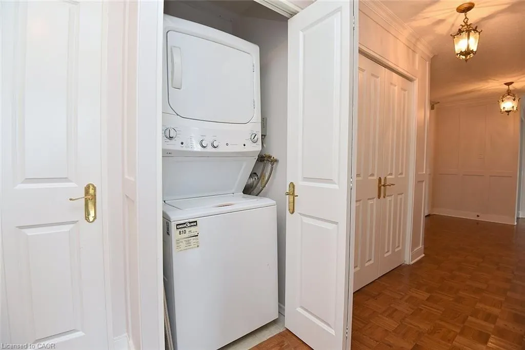 222 Jackson Street W, #606