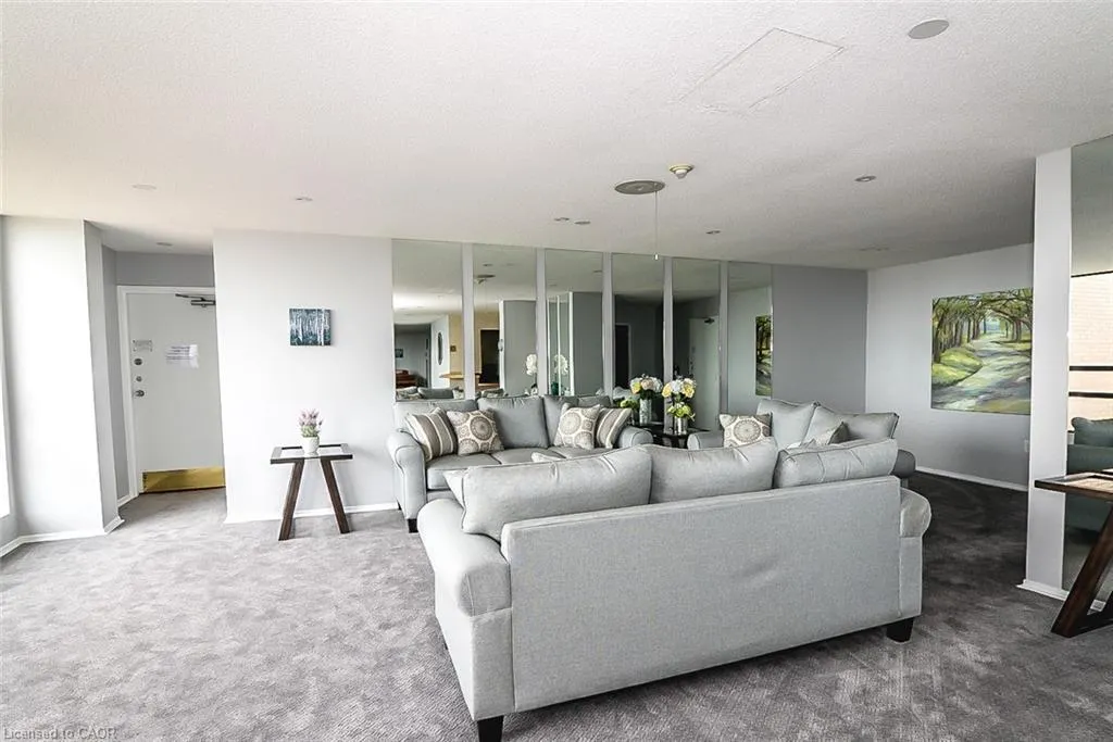 222 Jackson Street W, #606