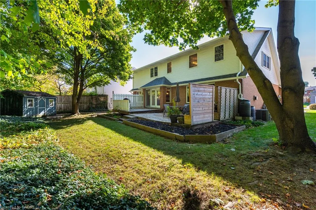 553 Paradise Crescent
