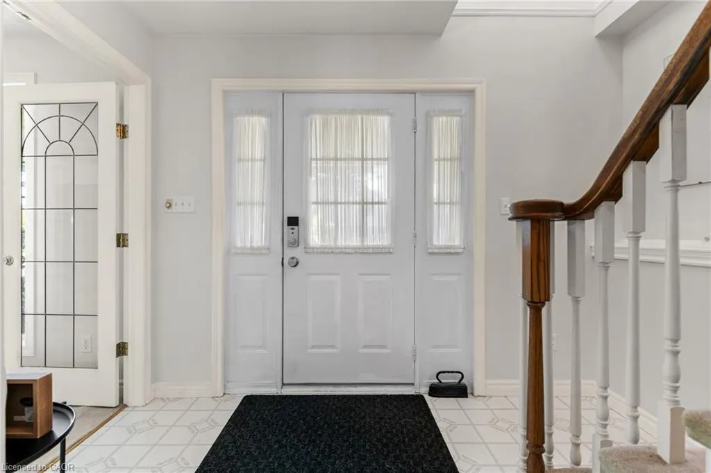 553 Paradise Crescent