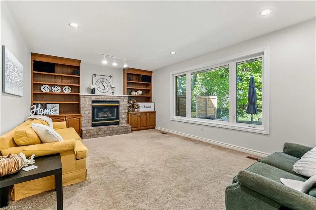 553 Paradise Crescent