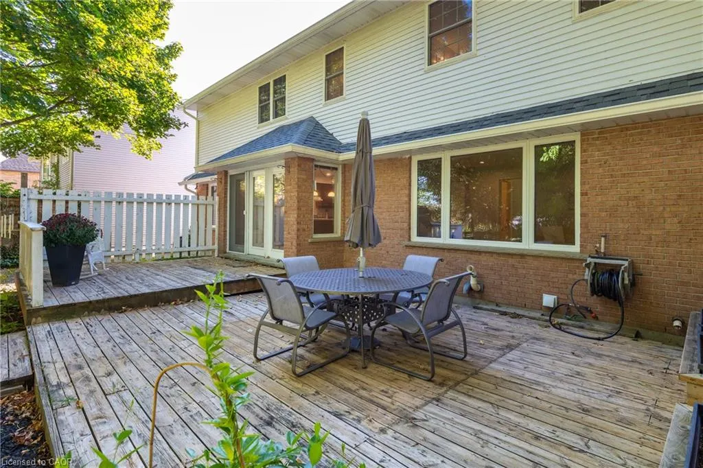 553 Paradise Crescent