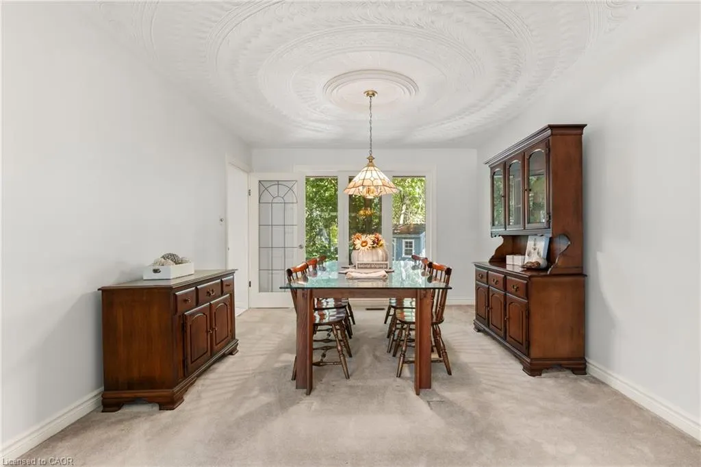 553 Paradise Crescent