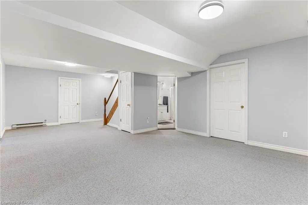 553 Paradise Crescent