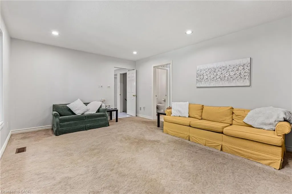 553 Paradise Crescent