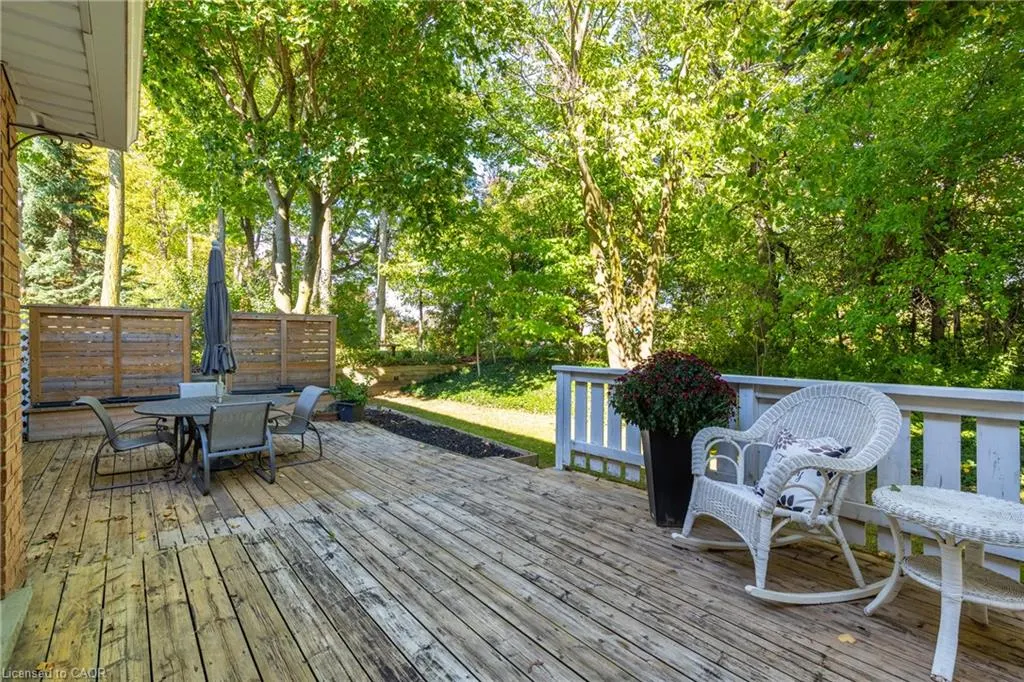 553 Paradise Crescent