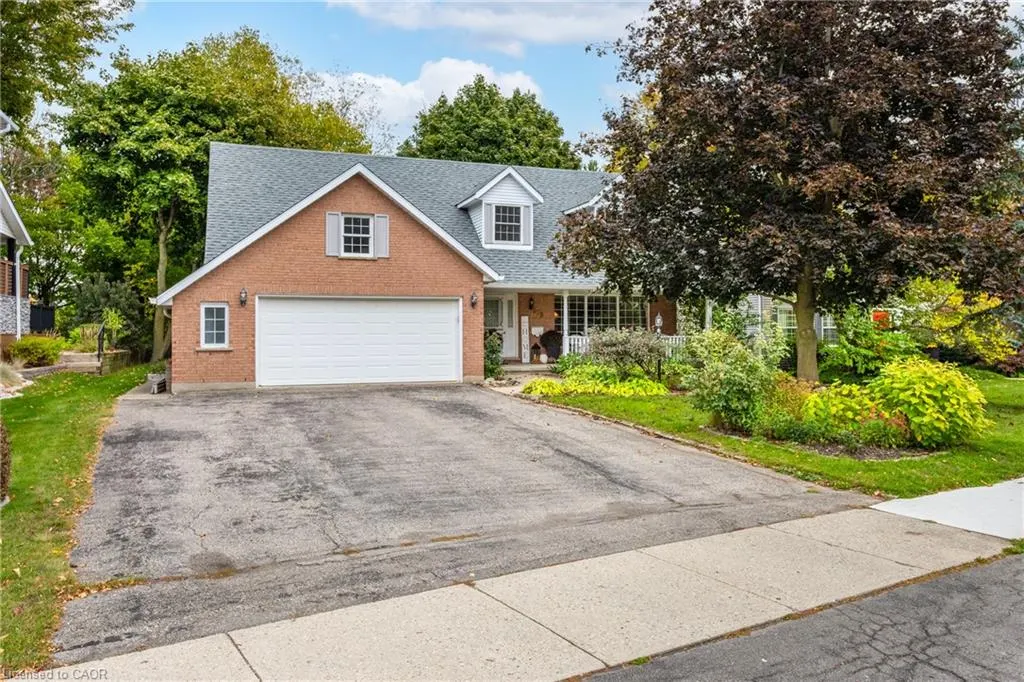 553 Paradise Crescent