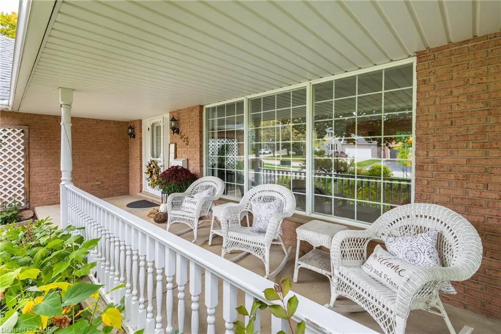 553 Paradise Crescent