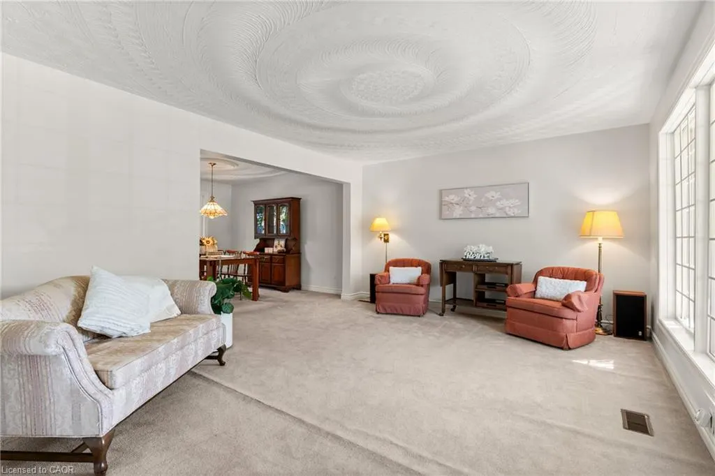 553 Paradise Crescent