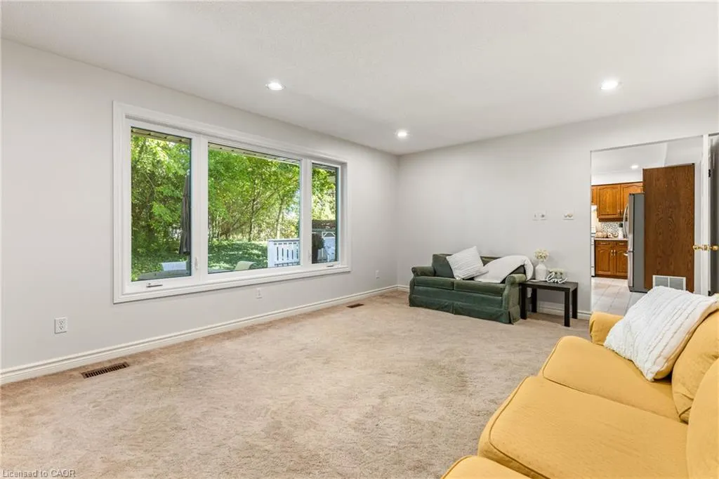 553 Paradise Crescent