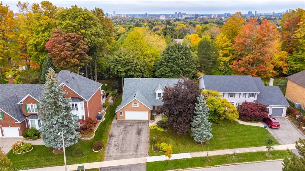 553 Paradise Crescent