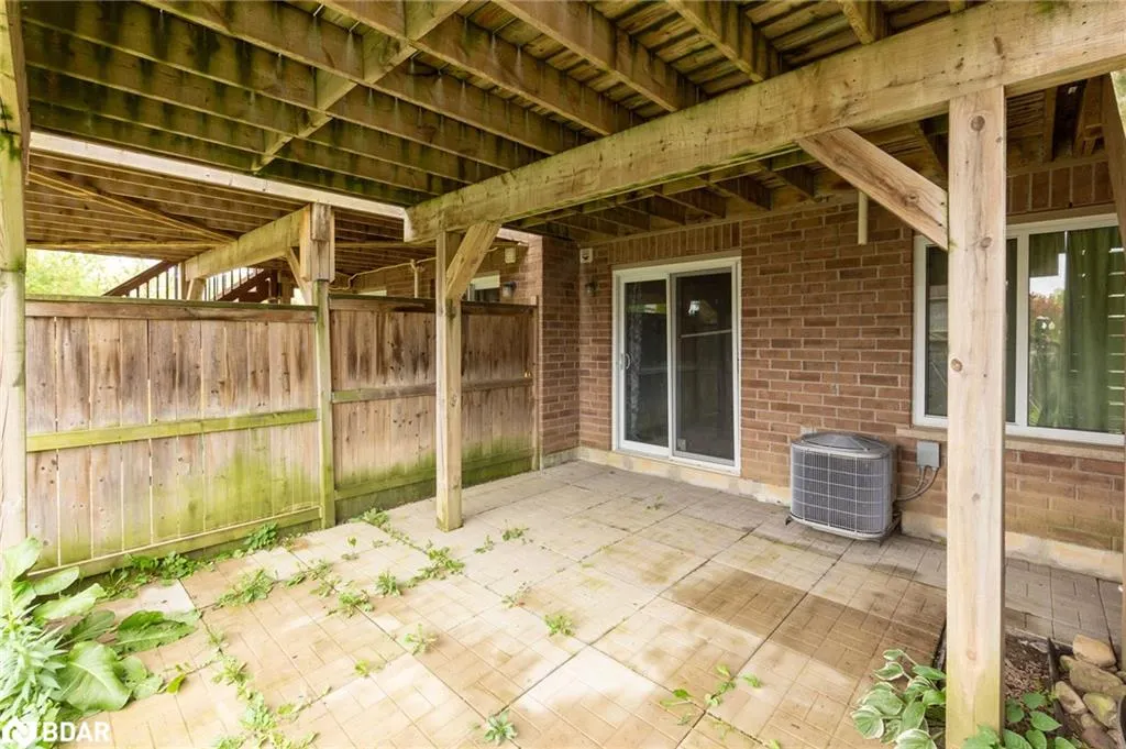 933 Zeller Crescent