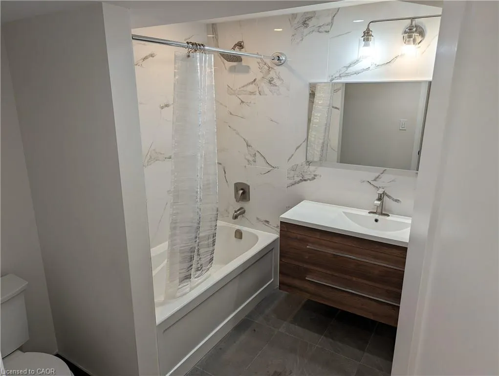 26 Springbank Crescent, #LOWER