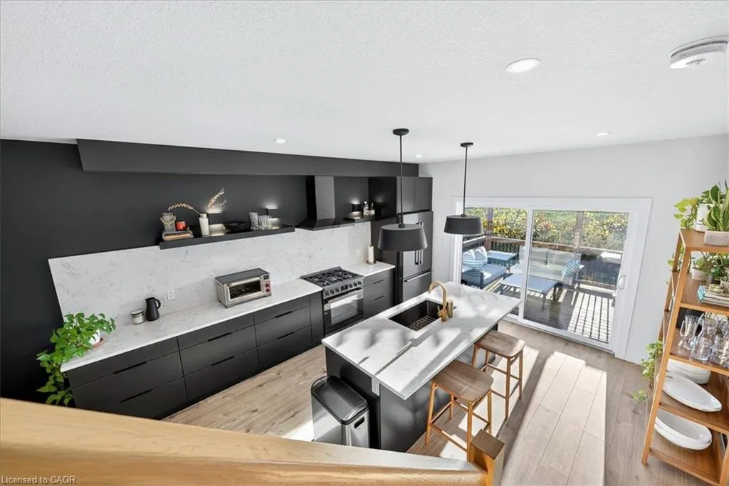 744 Nelson Street W, #9