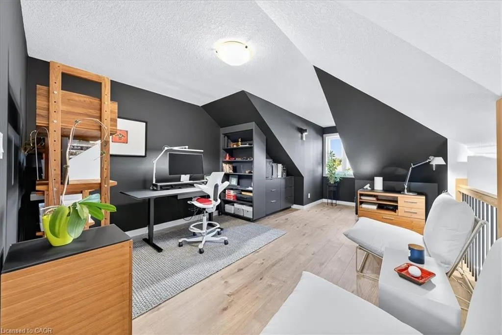 744 Nelson Street W, #9
