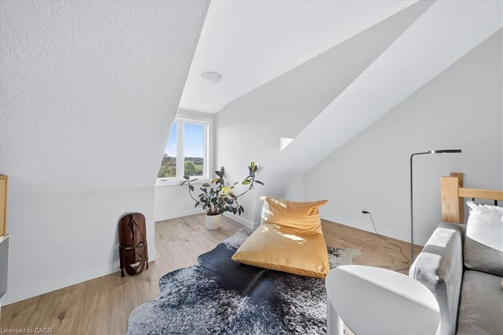 744 Nelson Street W, #9
