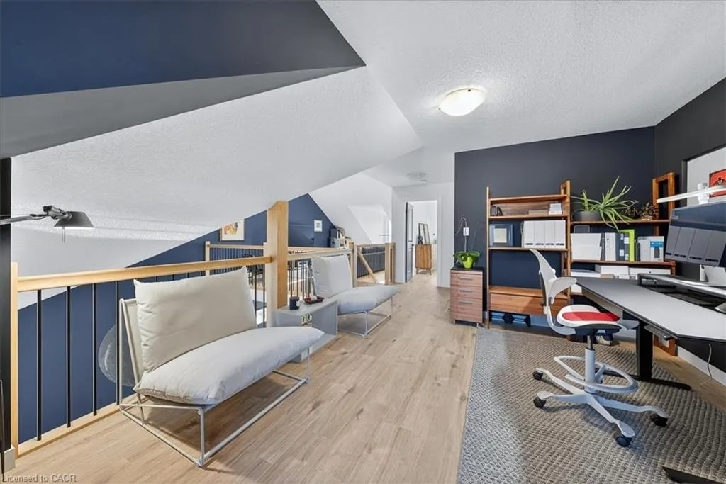 744 Nelson Street W, #9