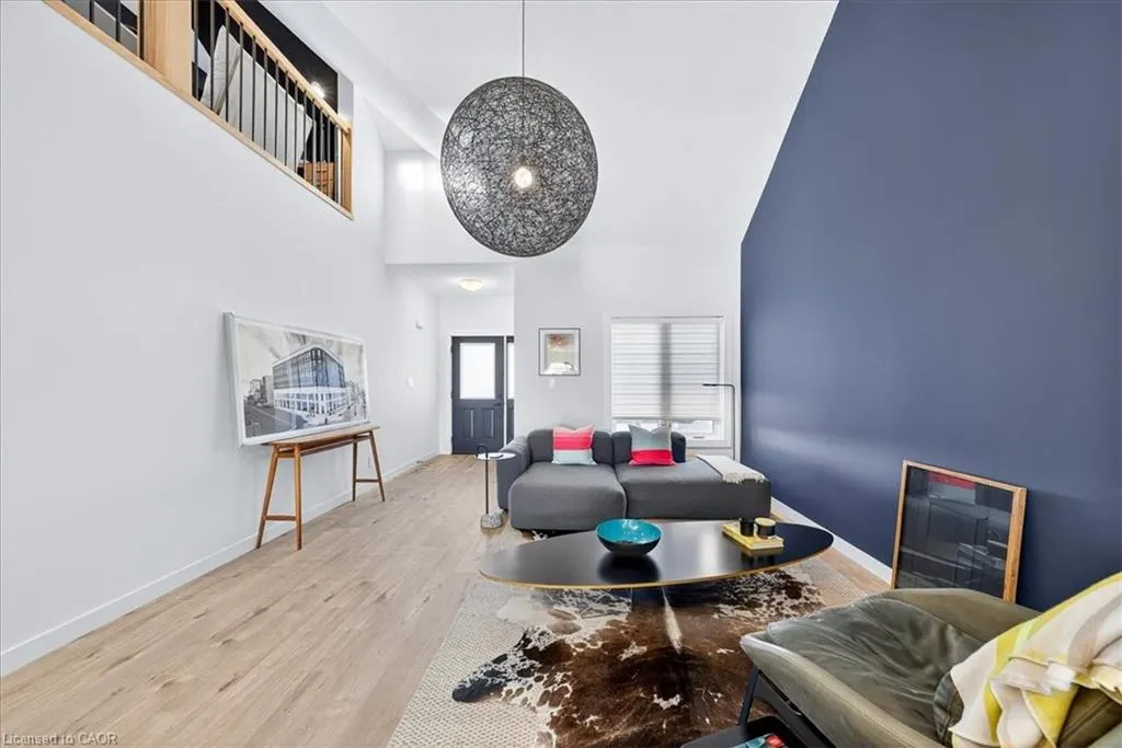 744 Nelson Street W, #9