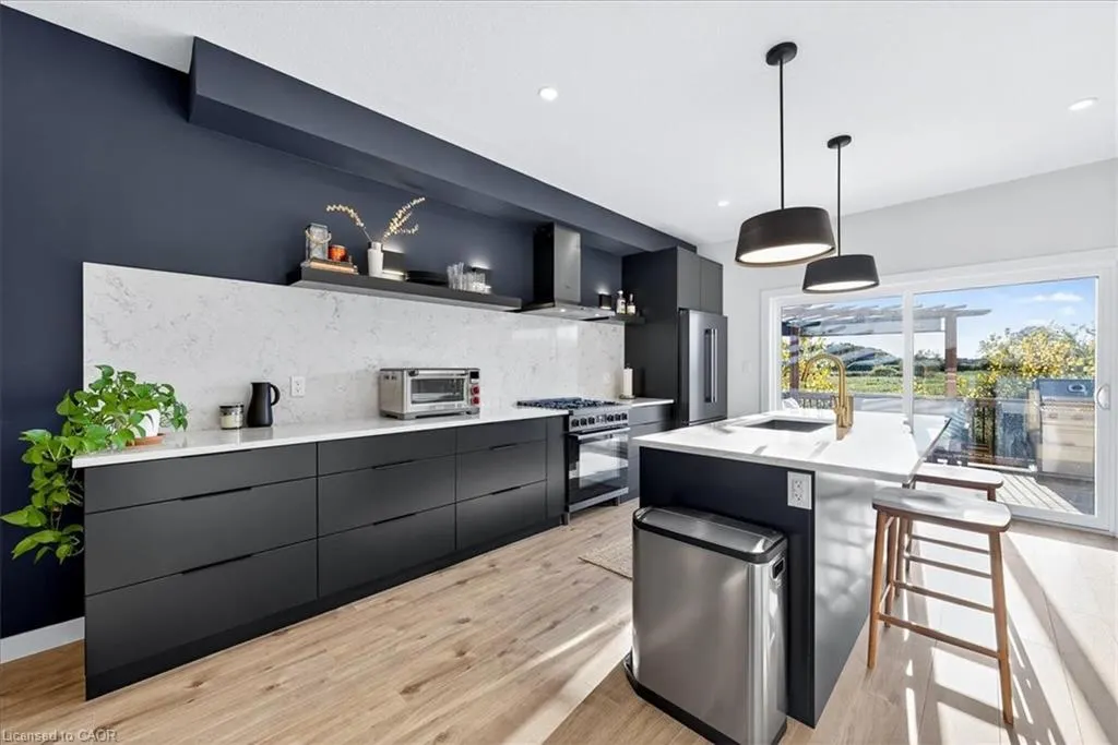 744 Nelson Street W, #9