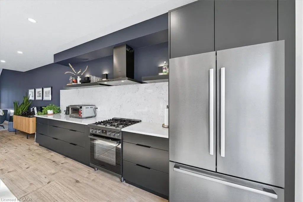 744 Nelson Street W, #9