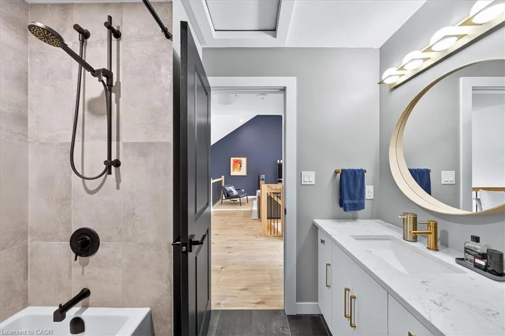 744 Nelson Street W, #9