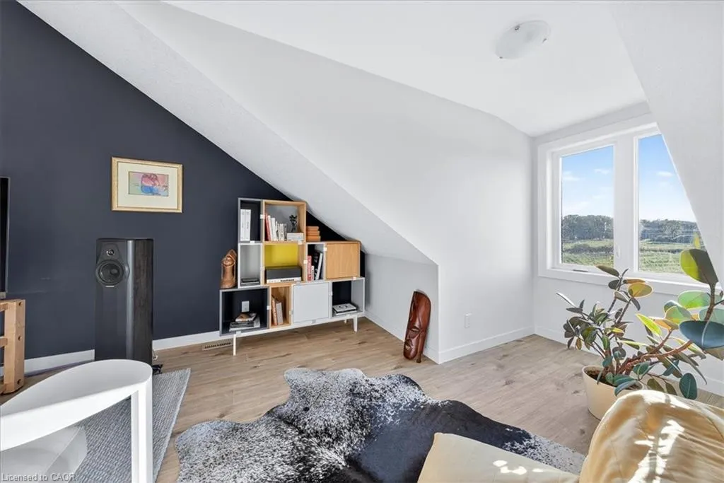 744 Nelson Street W, #9