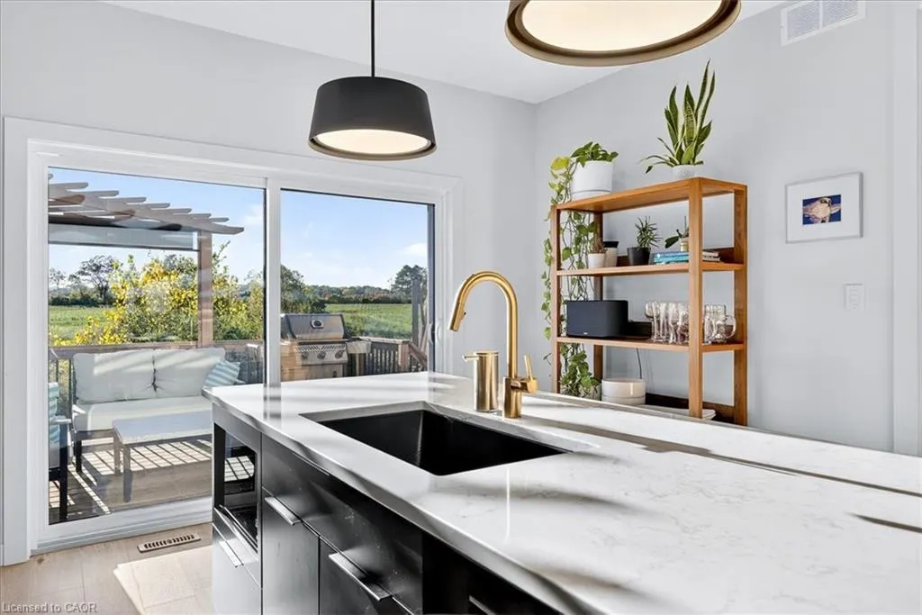 744 Nelson Street W, #9