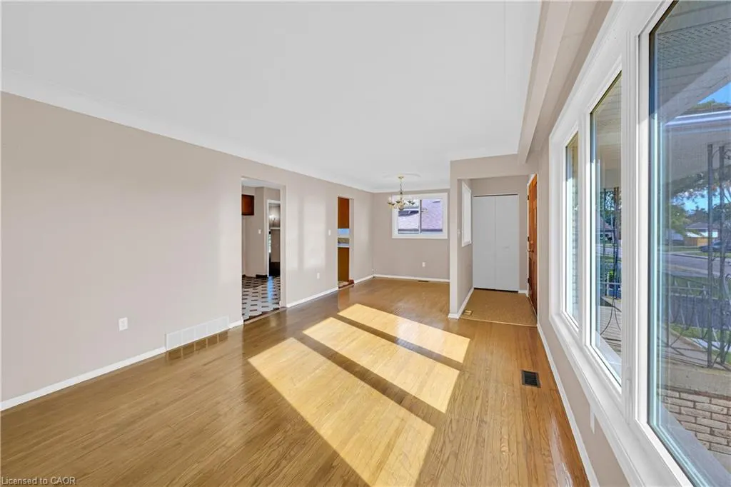112 Purdy Crescent