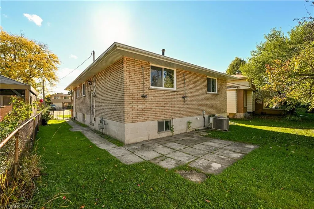 112 Purdy Crescent