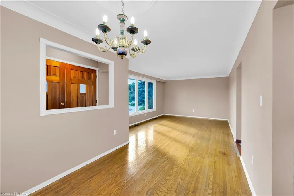 112 Purdy Crescent