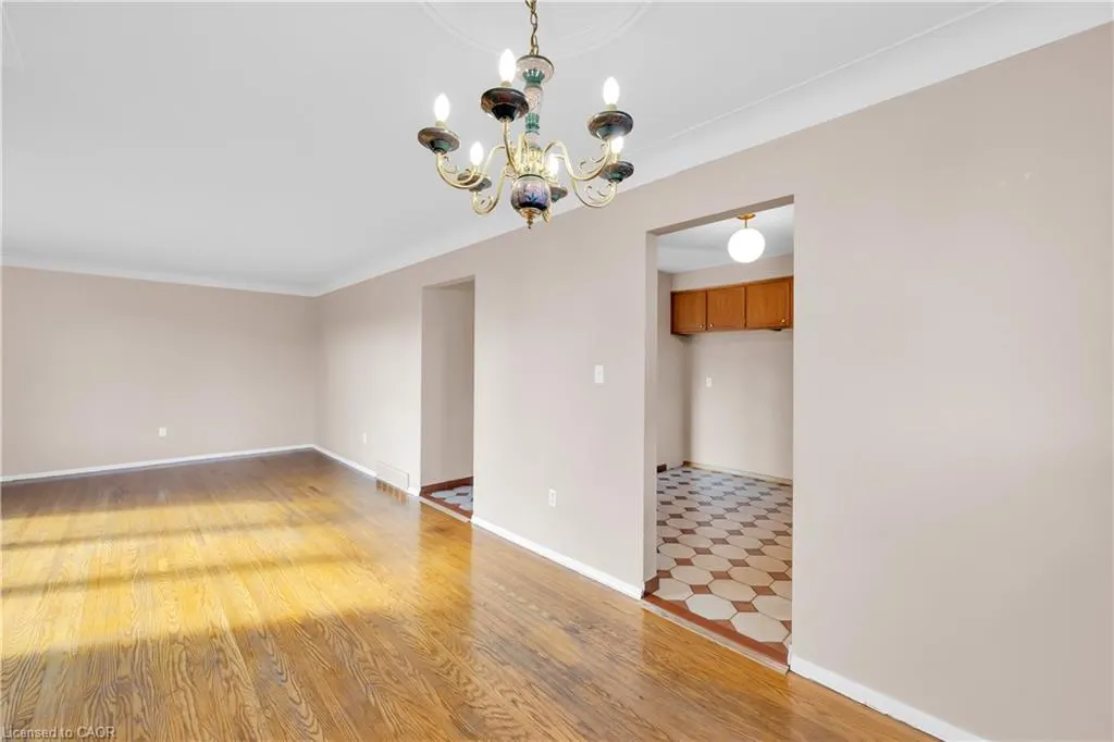 112 Purdy Crescent