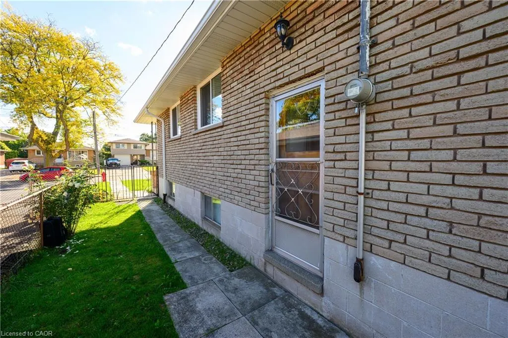 112 Purdy Crescent