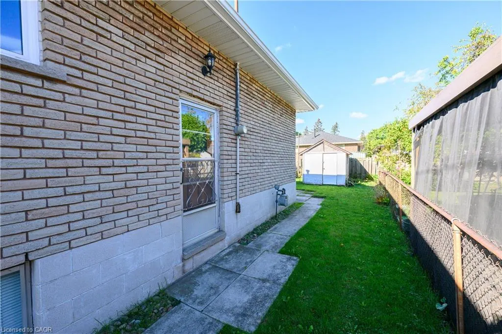 112 Purdy Crescent