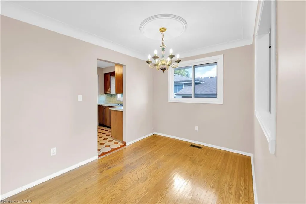 112 Purdy Crescent