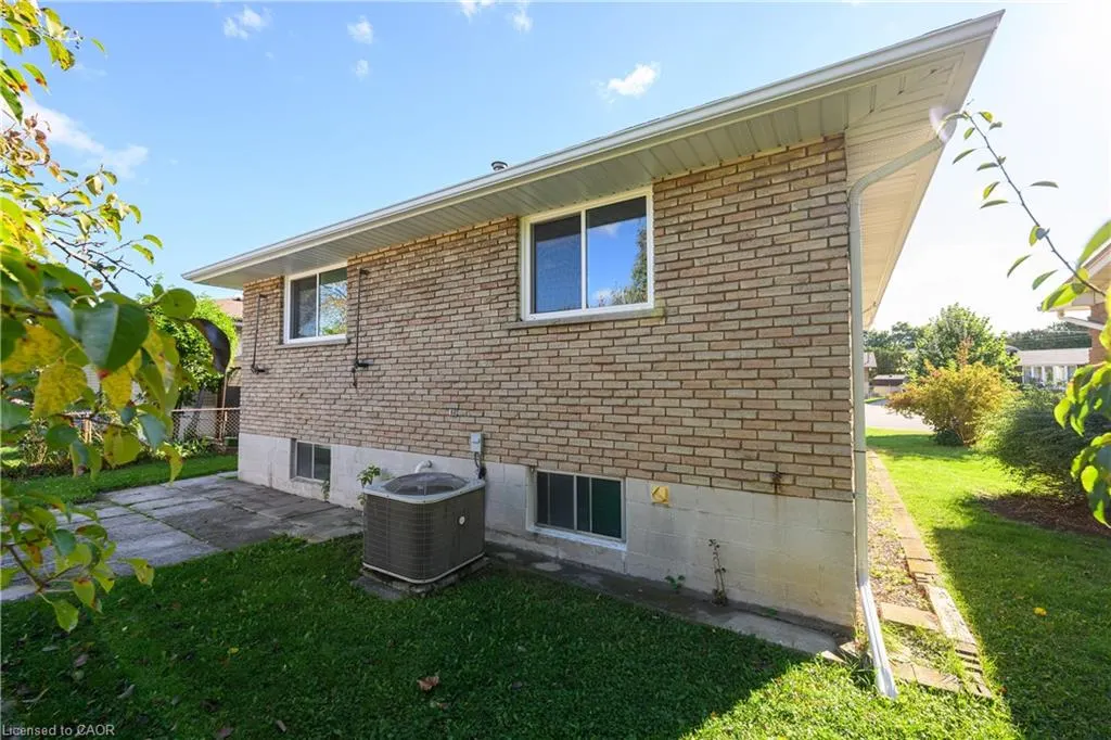112 Purdy Crescent