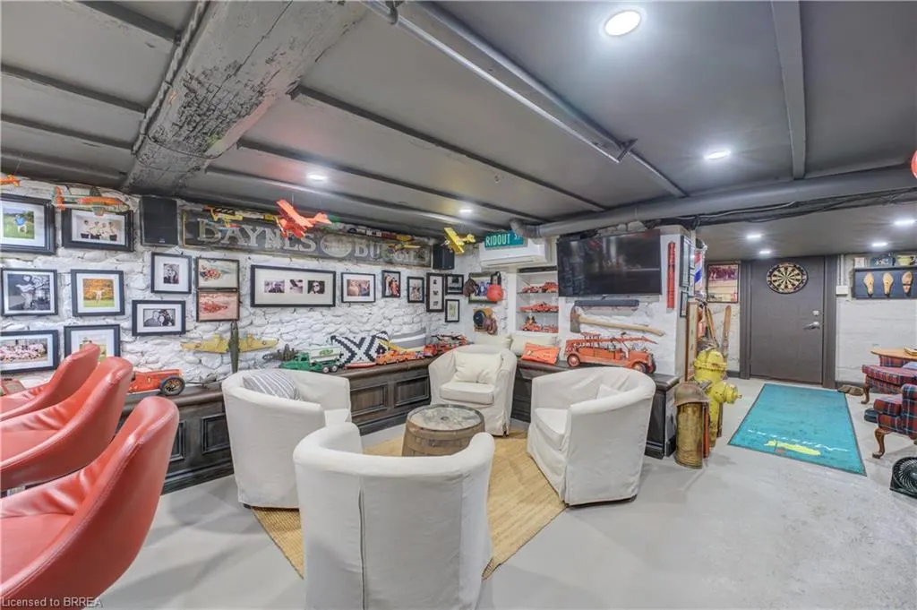 60-62 Colborne Street W