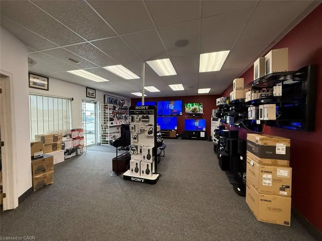 153 Queensway E