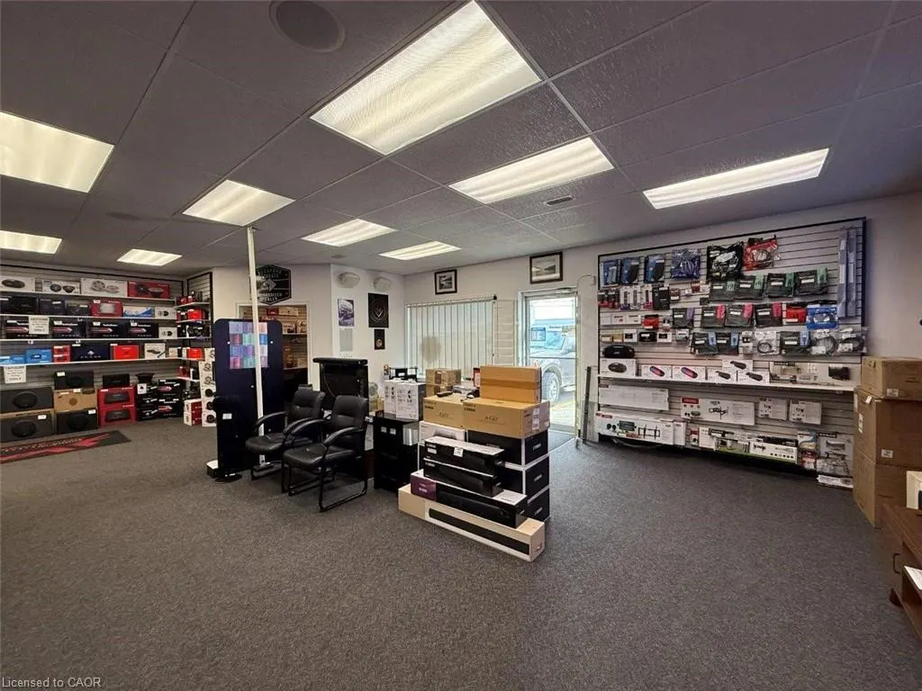 153 Queensway E